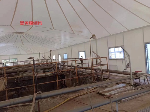 钢支撑反吊膜和悬索反吊膜之间的区别